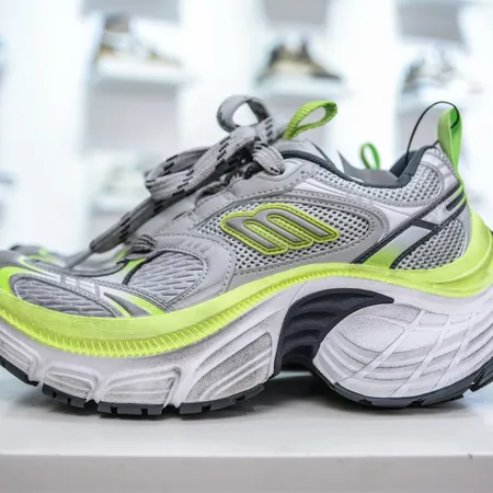 バレンシアガ スニーカー