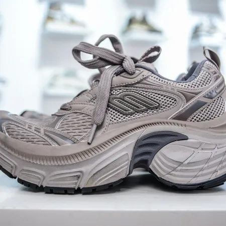 バレンシアガ スニーカー