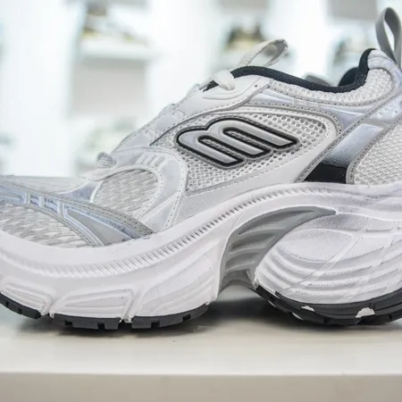 バレンシアガ スニーカー