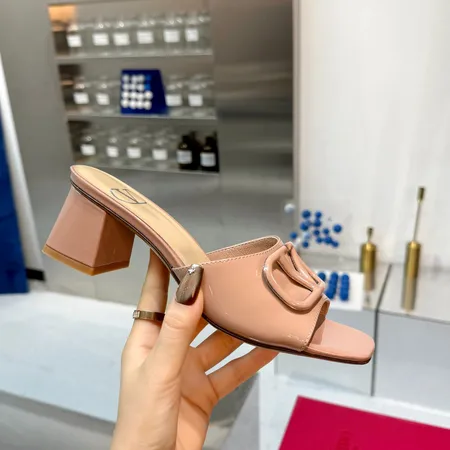 ヴァレンティノ スリッパ