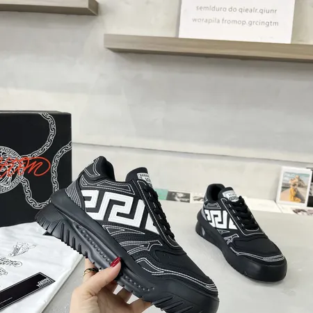 ヴェルサーチ スニーカー