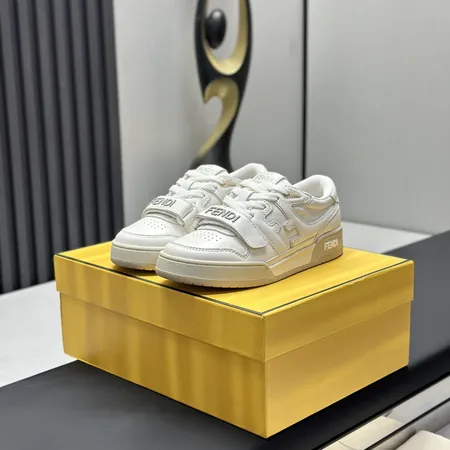 フェンディ カジュアルシューズ