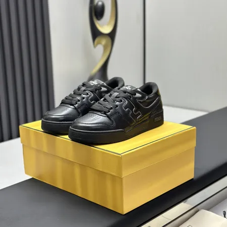 フェンディ カジュアルシューズ