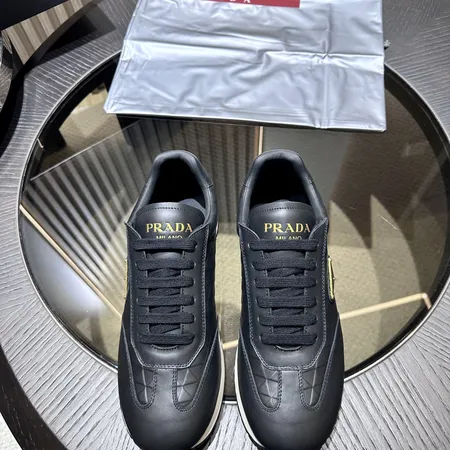 プラダ カジュアルシューズ
