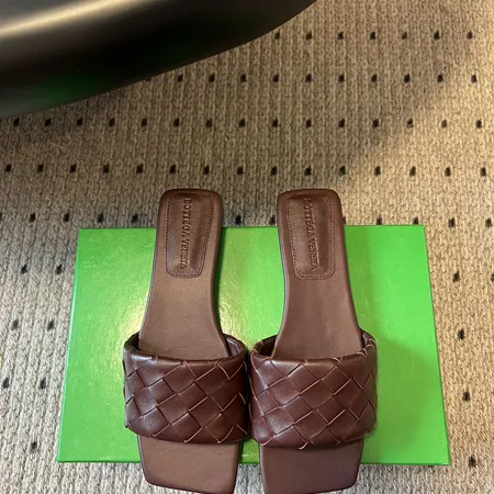 ボッテガ ヴェネタ スリッパ