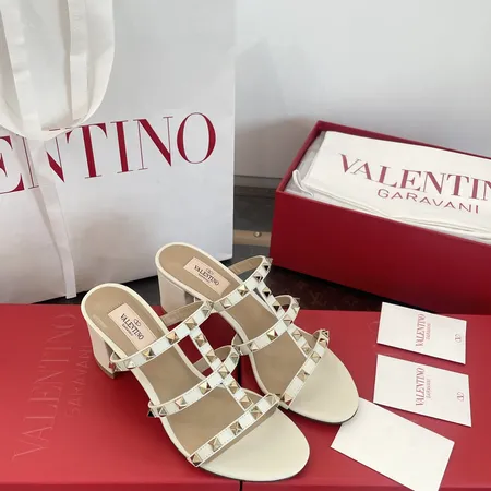 ヴァレンティノ サンダル