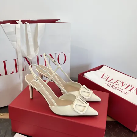 ヴァレンティノ サンダル