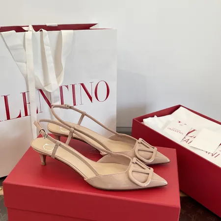 ヴァレンティノ サンダル