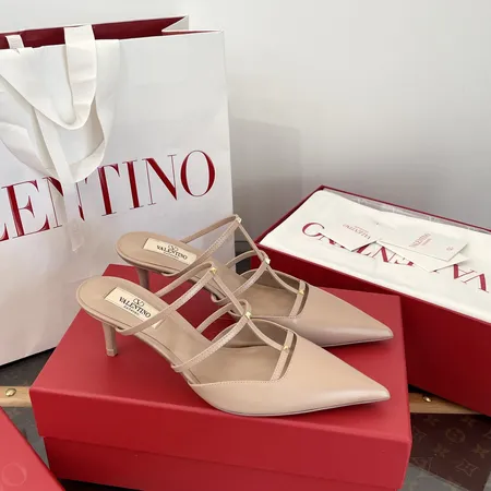 ヴァレンティノ サンダル