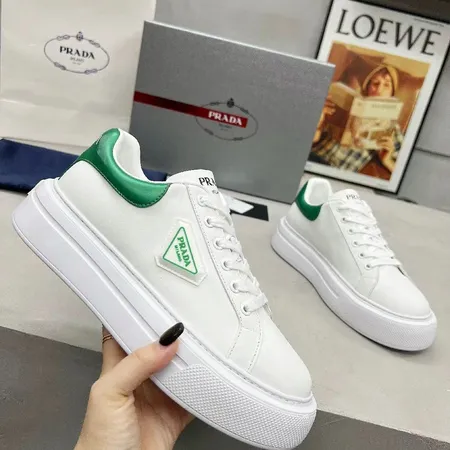プラダ カジュアルシューズ