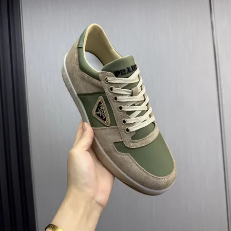 プラダ カジュアルシューズ