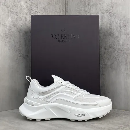 ヴァレンティノ スニーカー