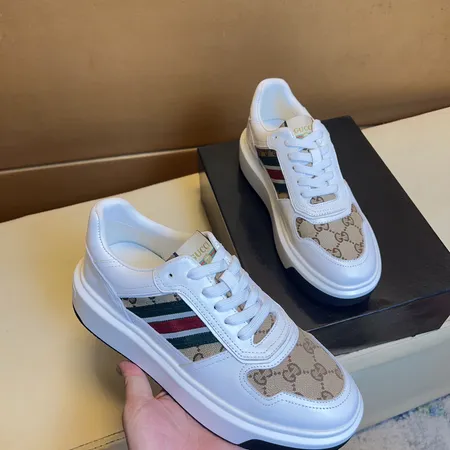 グッチ カジュアルシューズ