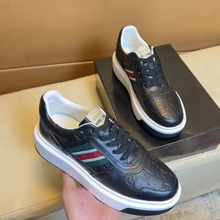 グッチ カジュアルシューズ