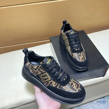 フェンディ カジュアルシューズ