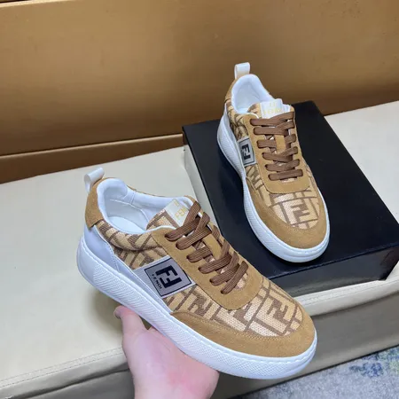 フェンディ カジュアルシューズ