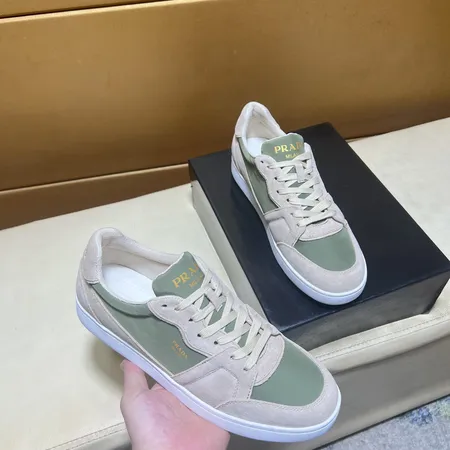 プラダ カジュアルシューズ