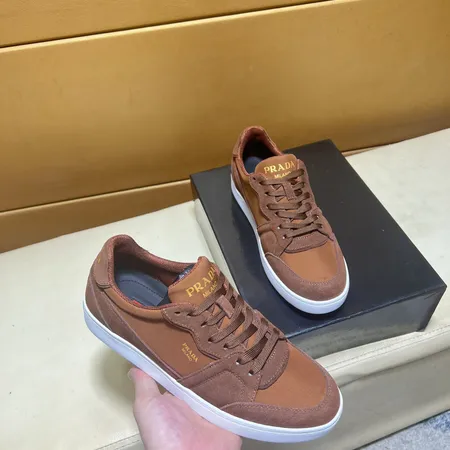 プラダ カジュアルシューズ