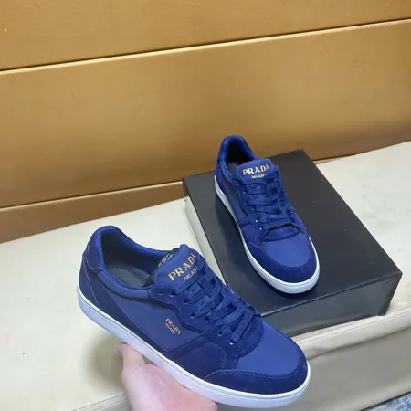 プラダ カジュアルシューズ