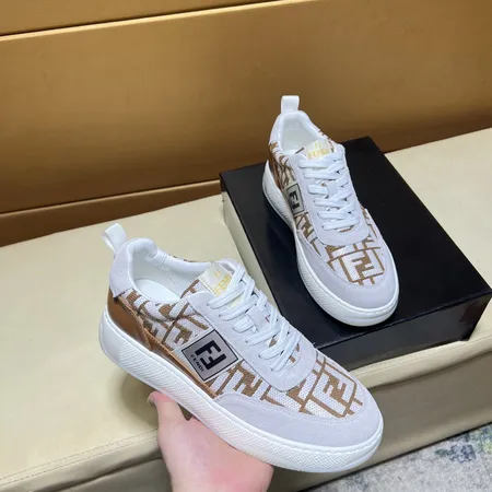 フェンディ カジュアルシューズ