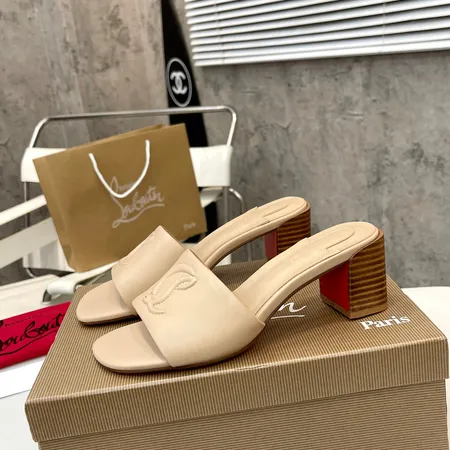 クリスチャン・ルブタン サンダル