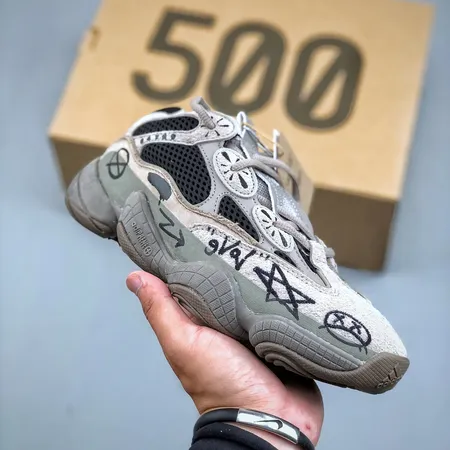 アディダス スニーカー