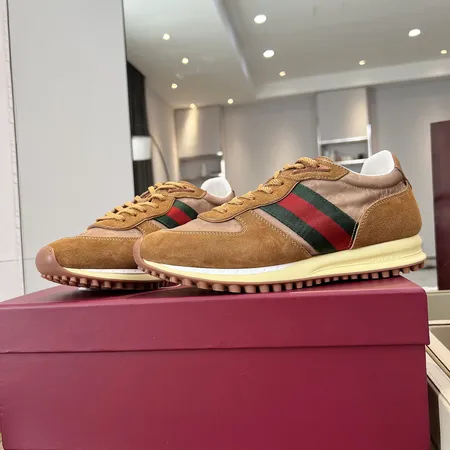 グッチ カジュアルシューズ