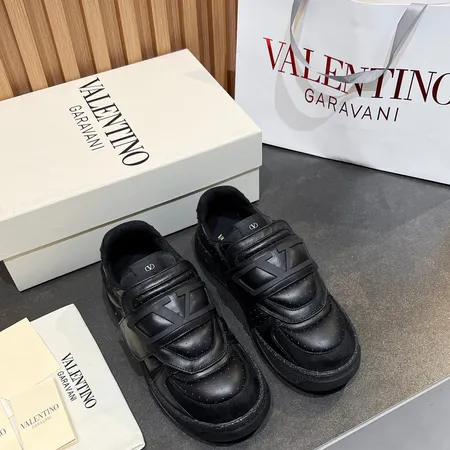 ヴァレンティノ スニーカー