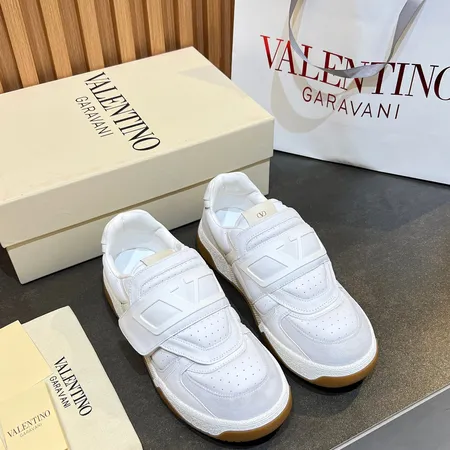 ヴァレンティノ スニーカー