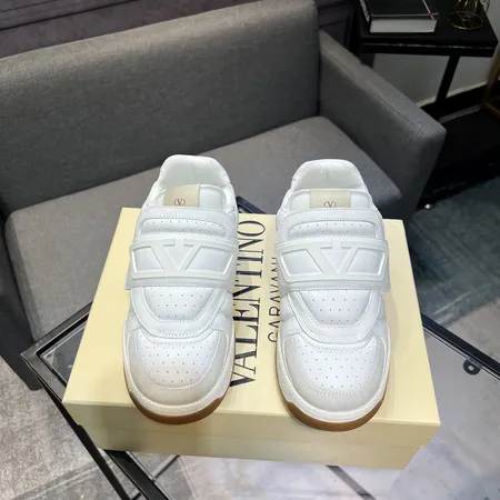 ヴァレンティノ カジュアルシューズ