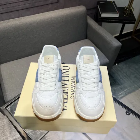 ヴァレンティノ カジュアルシューズ