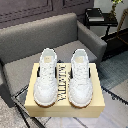 ヴァレンティノ カジュアルシューズ