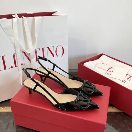 ヴァレンティノ サンダル