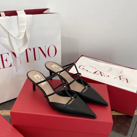 ヴァレンティノ サンダル