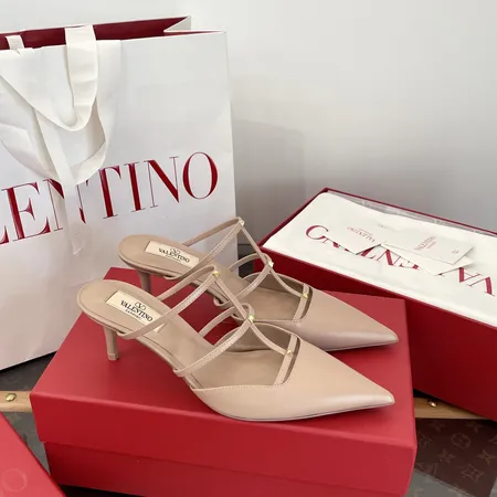 ヴァレンティノ サンダル