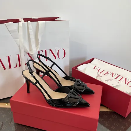 ヴァレンティノ サンダル