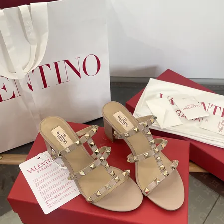 ヴァレンティノ サンダル