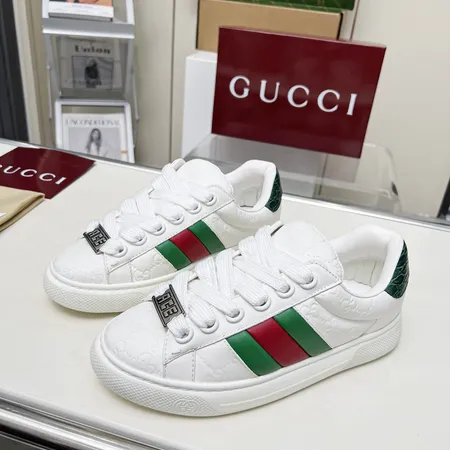 グッチ カジュアルシューズ