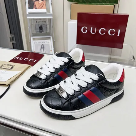 グッチ カジュアルシューズ