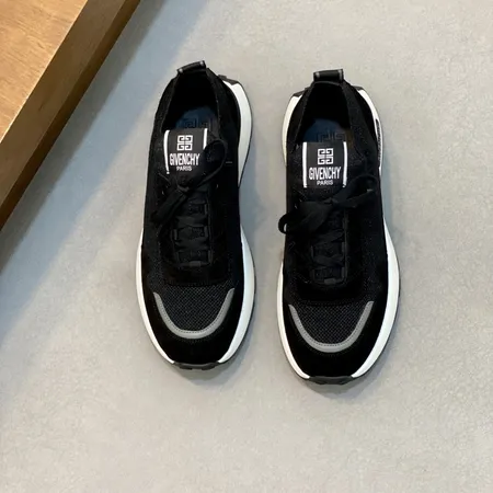 ジバンシィ スニーカー