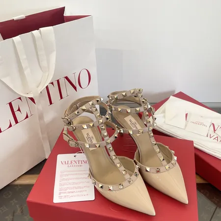 ヴァレンティノ サンダル