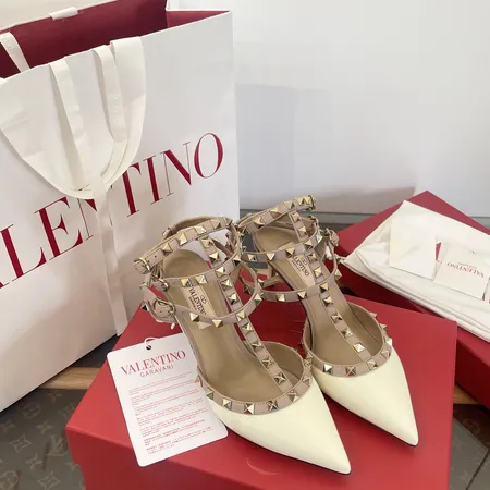 ヴァレンティノ サンダル