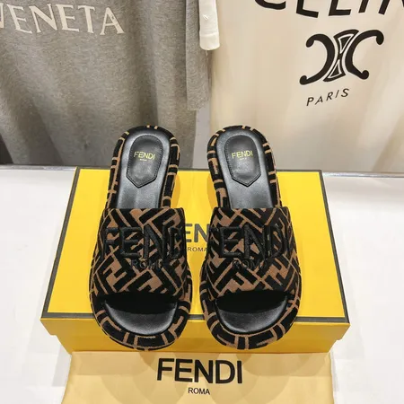 フェンディ サンダル