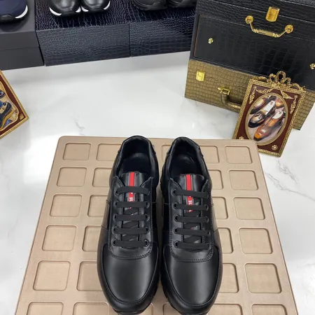 プラダ カジュアルシューズ