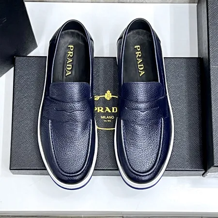 プラダ カジュアルシューズ