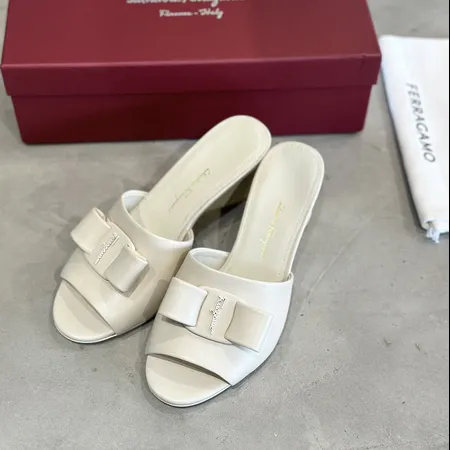 フェラガモ サンダル