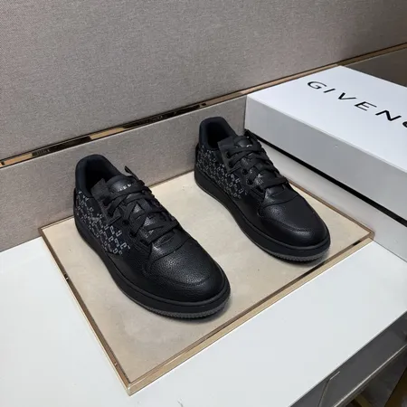 ジバンシィ カジュアルシューズ