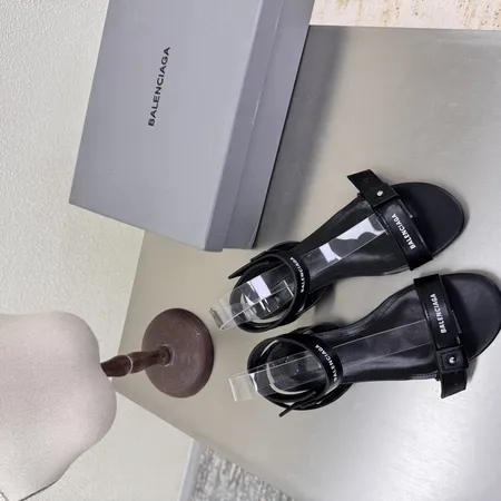 バレンシアガ サンダル