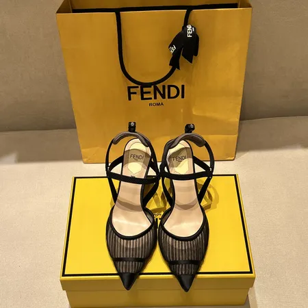 フェンディ サンダル