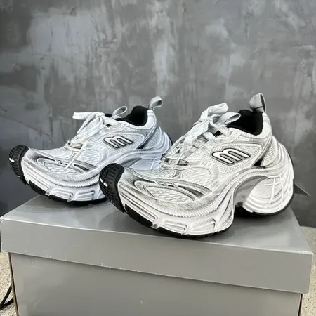 バレンシアガ スニーカー